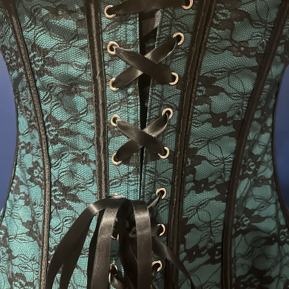 Women’s 4X green and black lace up corset - Picture 5 of 7